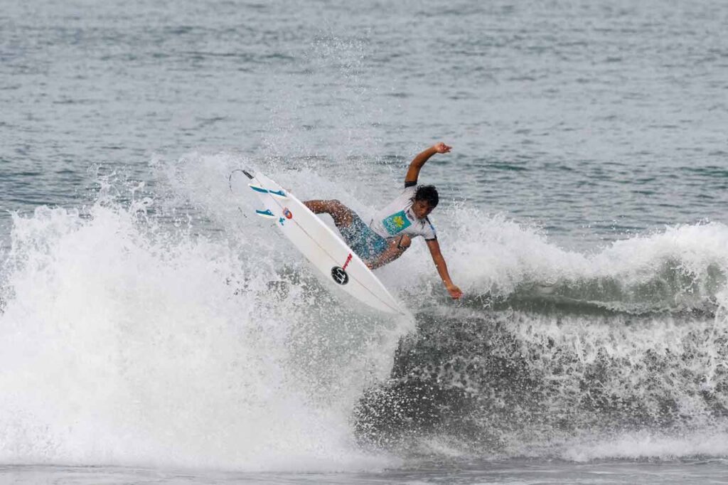 Bomber Floating Eyewear Latin America Surfeador Equipo movimiento ganador en la final del concurso 2018