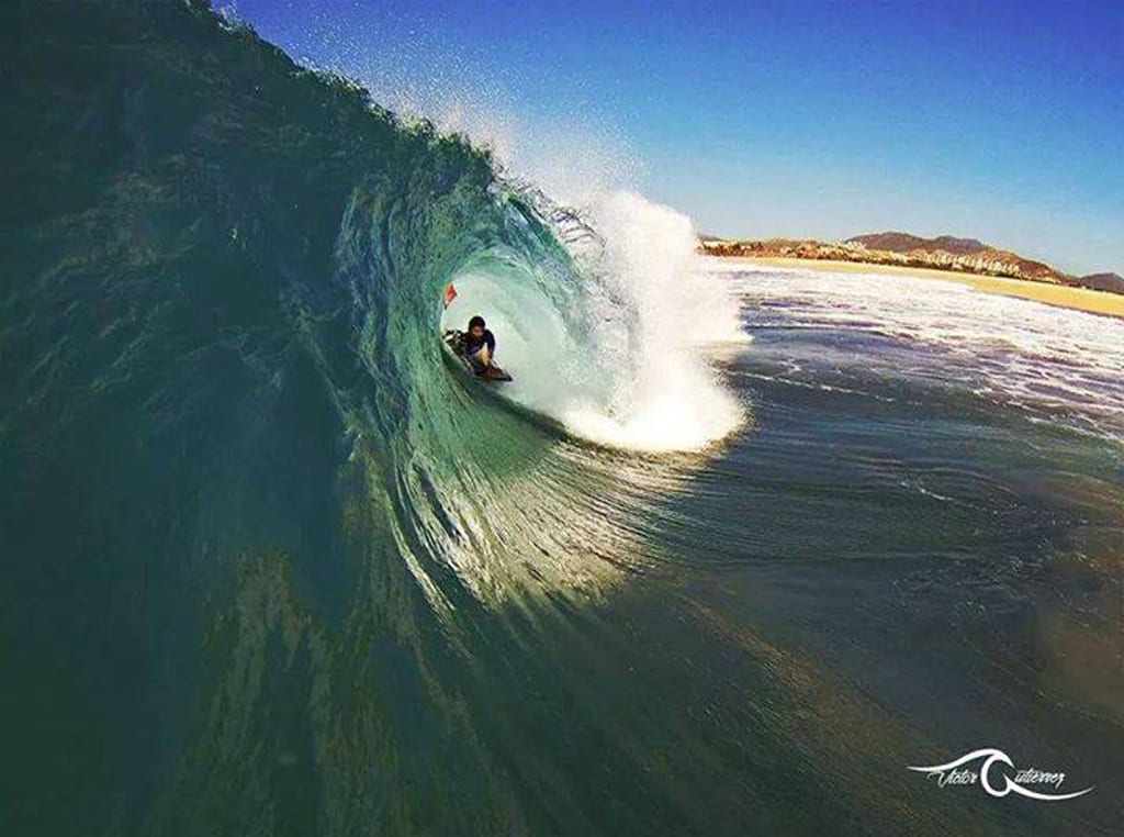 Bomber Equipo boogie boarder en el tubo - foto Victor Guterrez