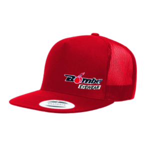 Gorra classico snapback, rojo, con diseño de Bomber Eyewear bordado en el frente.